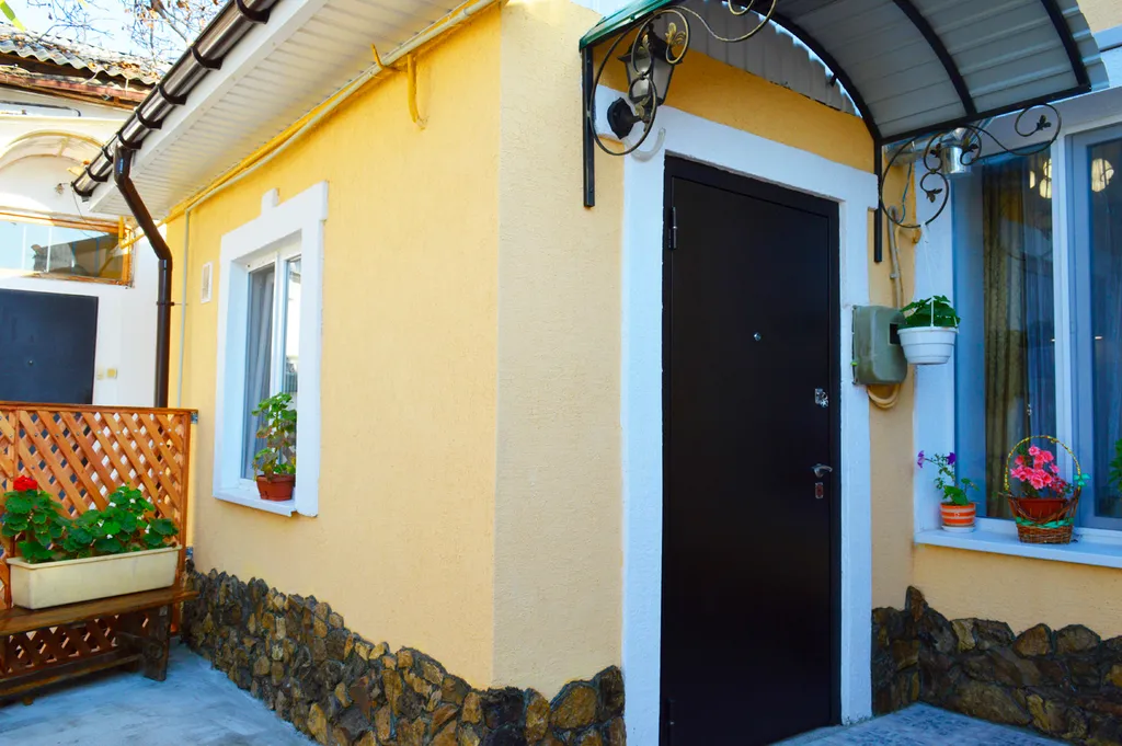 Дом рядом с морем и своим двориком