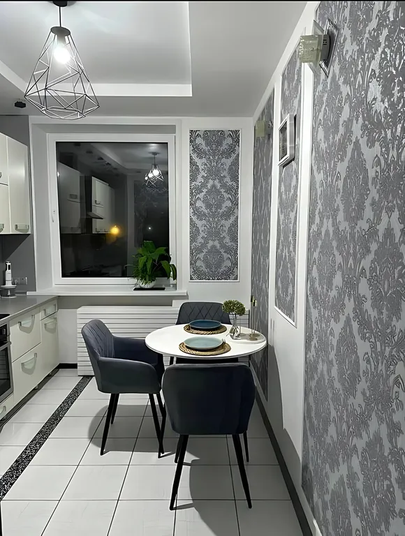 Уютная двухкомнатная квартира в сталинке в центре города