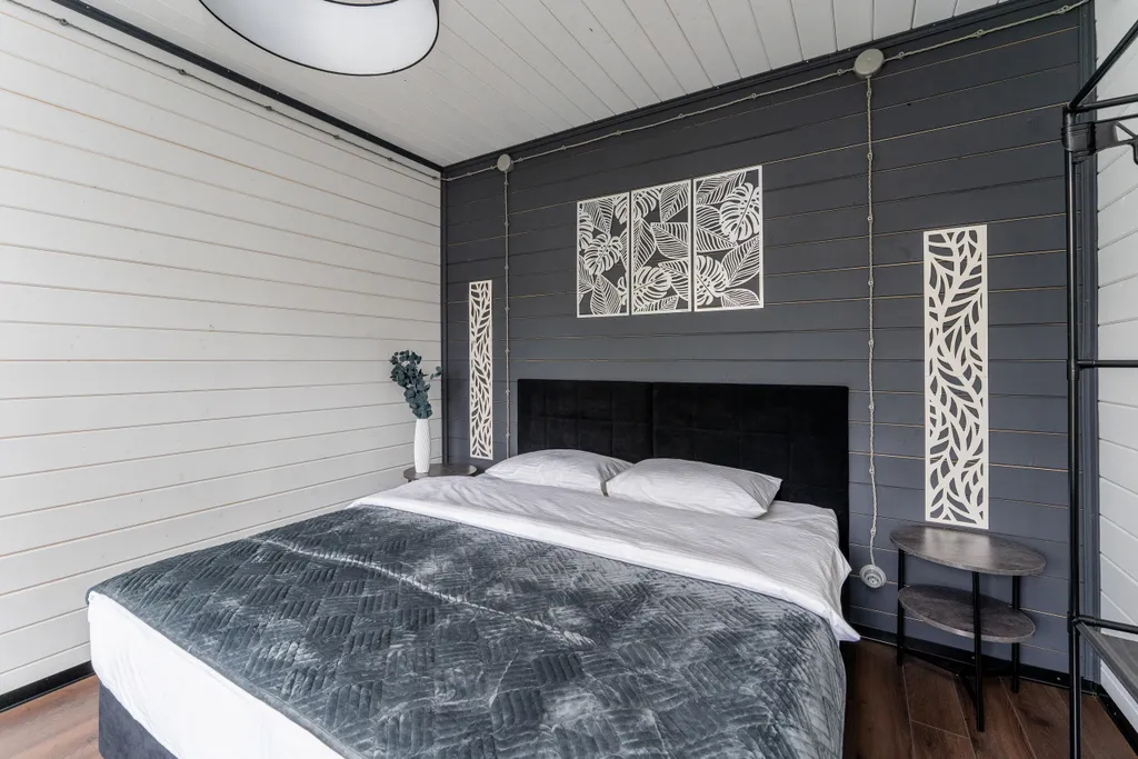 Дом с видом на реку и лес