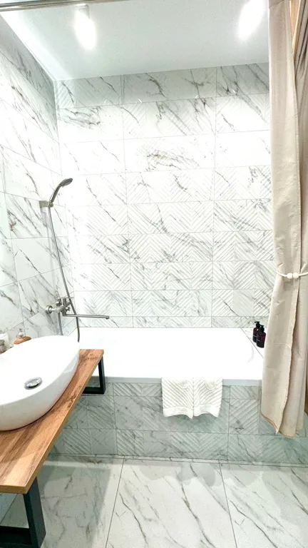 Двухкомнатная квартира с столовой на набережной с видом на Дон