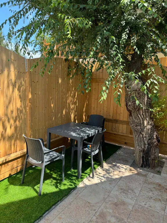 Деревянный дом на территории отеля