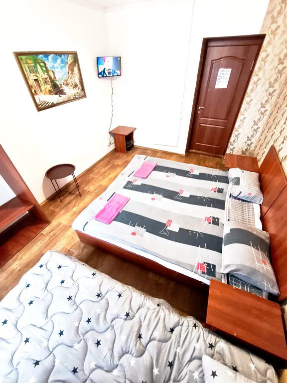 Трёхместный номер в центре, метро Немига, Дворец спорта.