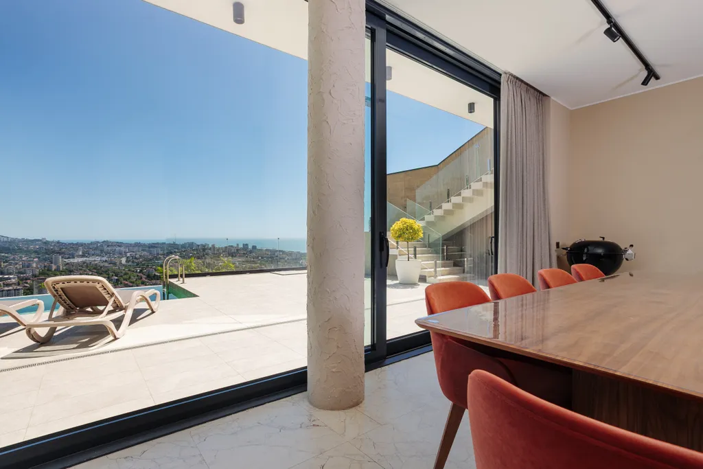 Вилла с потрясающим видом на море и Сочи