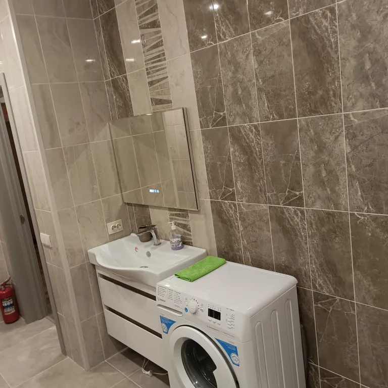 Дом на песчаном берегу озера