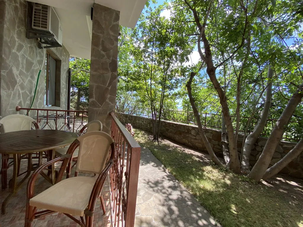 Этаж дома 500 метров от моря с бассейном