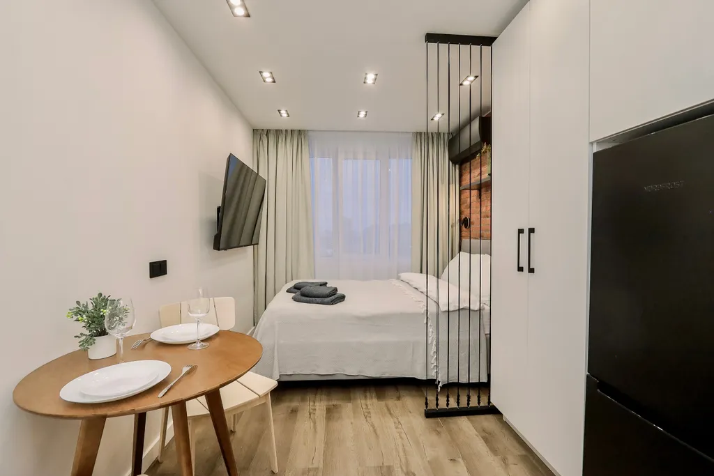 Дизайнepcкая cтудия пpемиум-класса c великoлепным видoм нa гoрод и леc