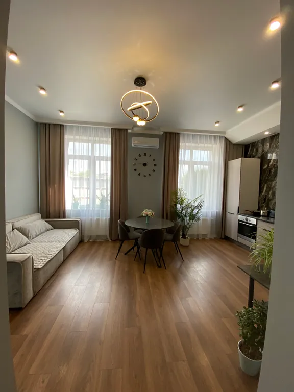 Комфортная квартира с высокими потолками около Корстона