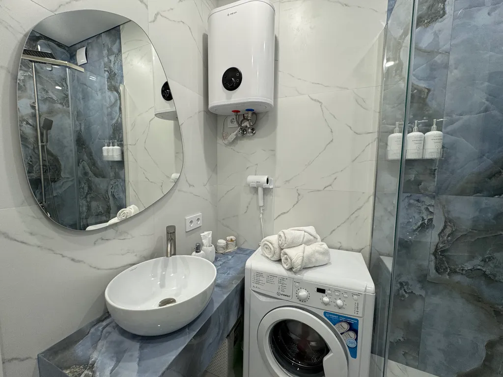 Видовая квартира с дизайнерским ремонтом на берегу реки в белых росах