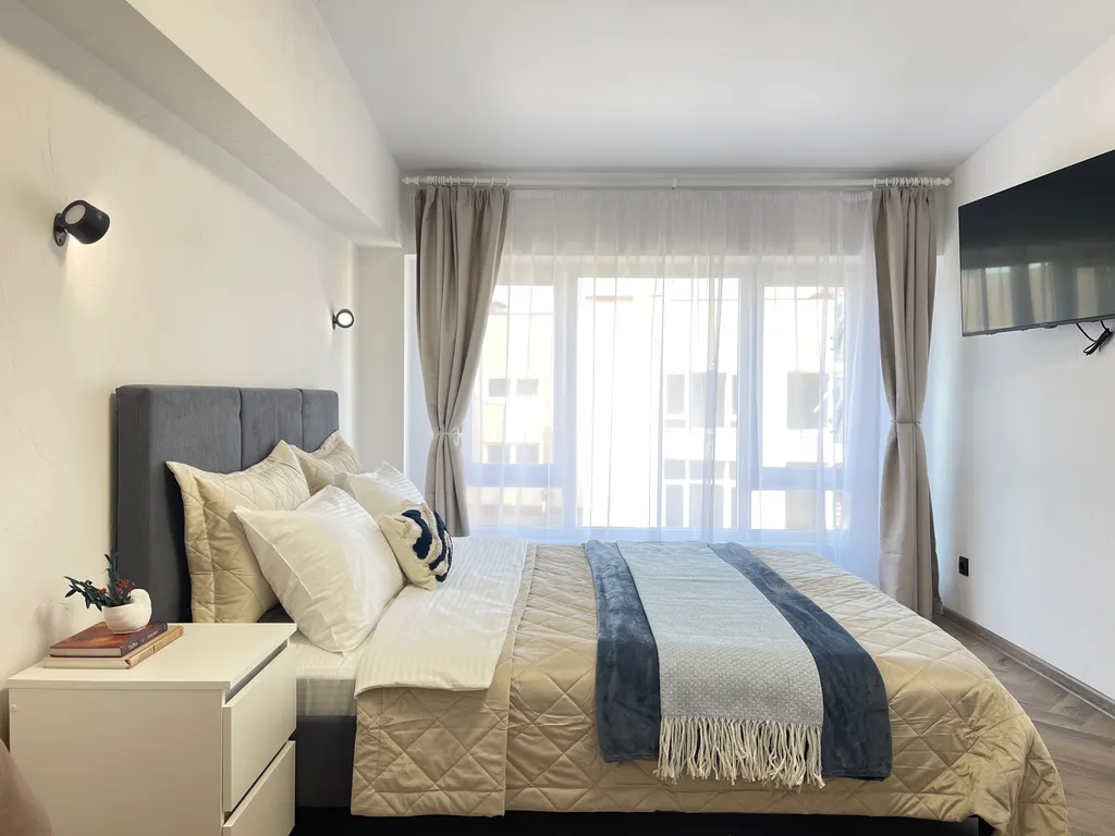 Квартира Евро-двухкомнатная квартира в паре минут от берега морской бухты — Севастополь