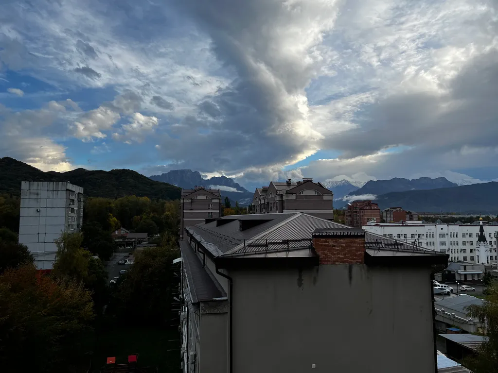 Уютная квартира в центре города с видом на горы