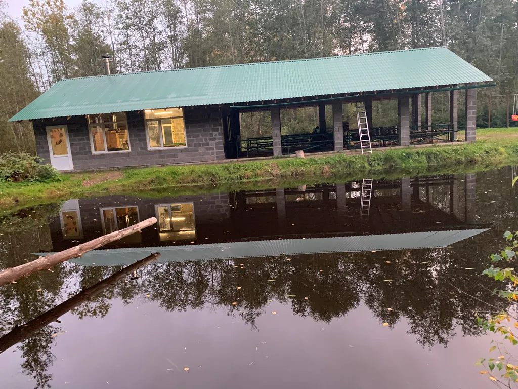 Коттедж Домик у водоёма для вечеринок и праздников — Шлиссельбург