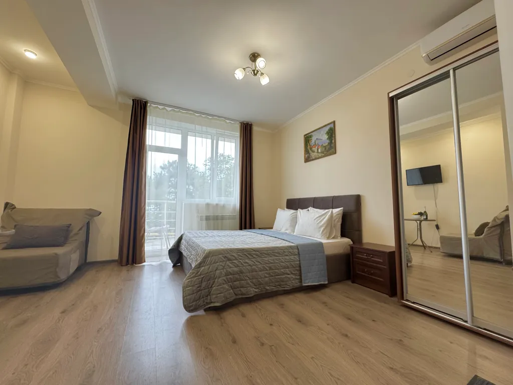 Квартира Четырёхместная с балконом комната - комфорт — аренда посуточно в Севастополь