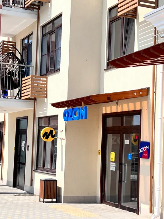 Милая квартирка с видом на горы и бассейном во дворе