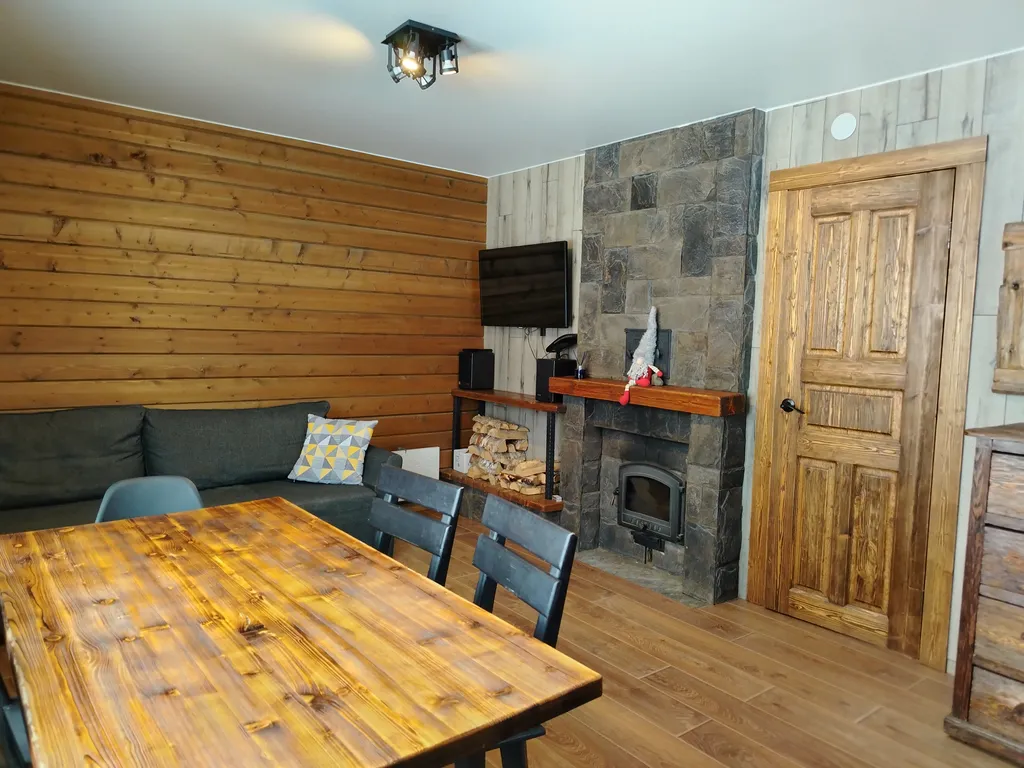 Дом на берегу с баней