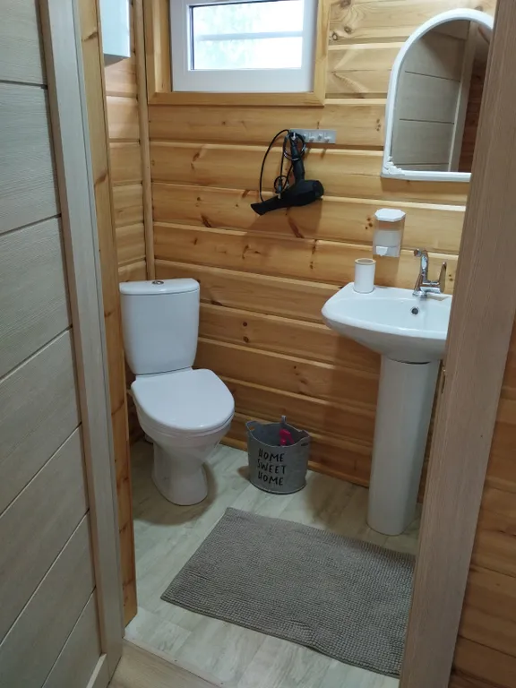 Комплекс с видом на реку в центре Чемала