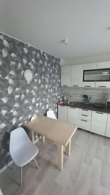 Уютная квартира, в новом доме с видом на пруд и горы