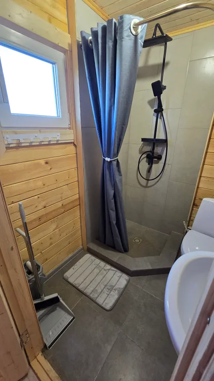 Домик с бассейном в 7 минутах от моря