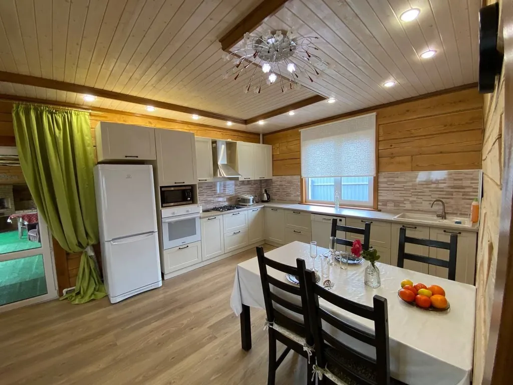 Уютный домик с красивой территорией