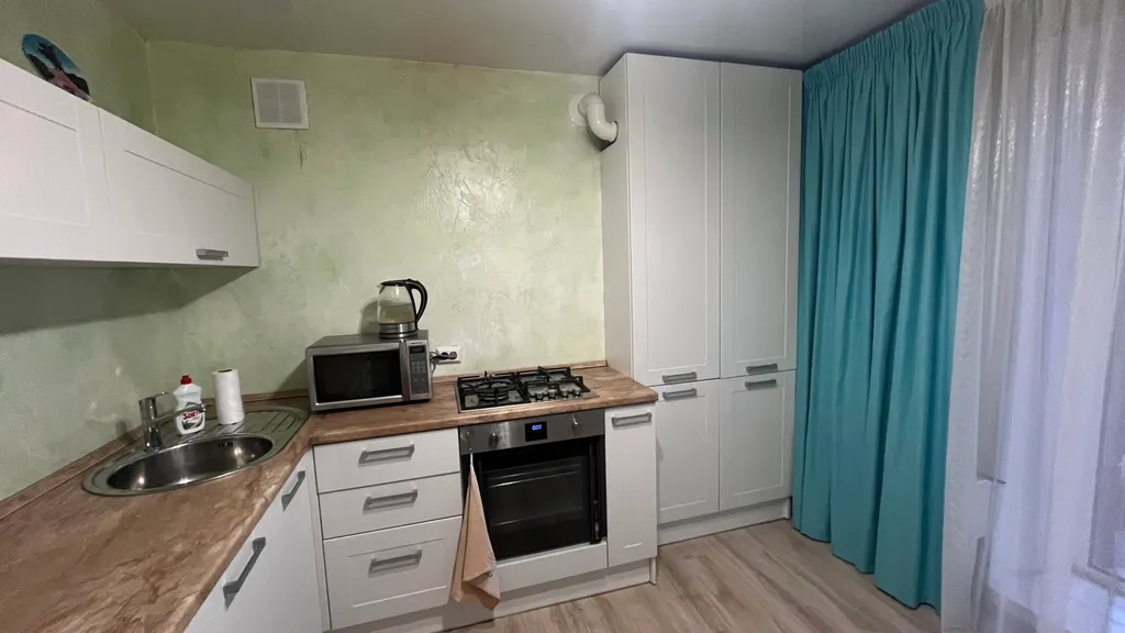 Квартира рядом с Волгой, с панорамными окнами и красивыми закатами