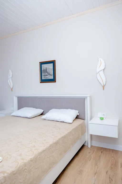 Домик у моря с бассейном