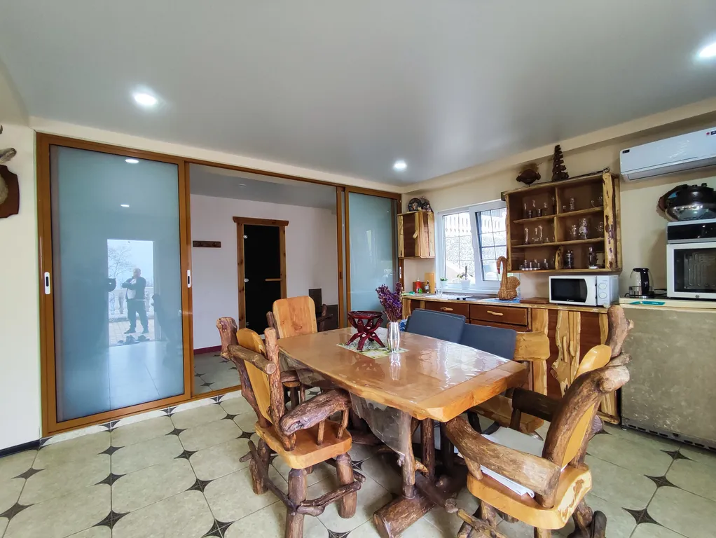 Шикарный дом с сауной и бильярдом.