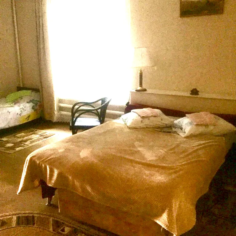 Квартира Двухкомнатная квартира с двором — Ялта