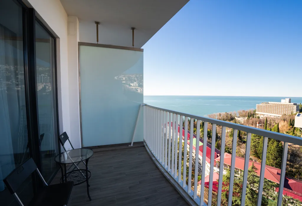 Двухкомнатные апартаменты с видом на море и город