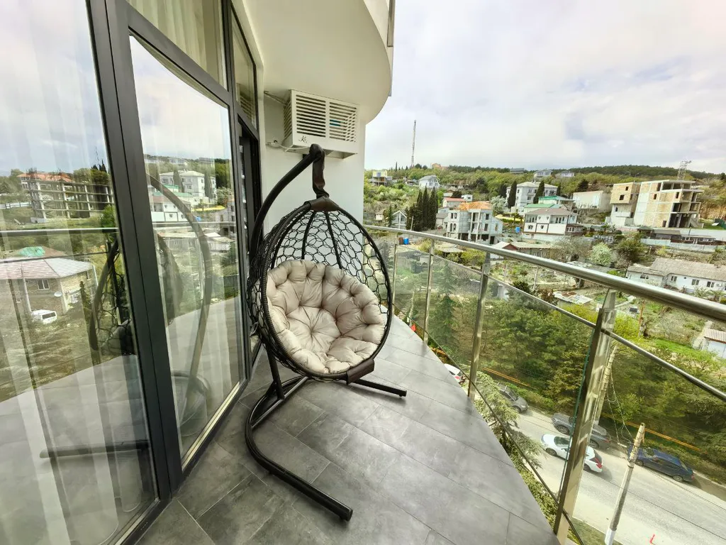 Дизайнерские апартаменты с видом на горы и море