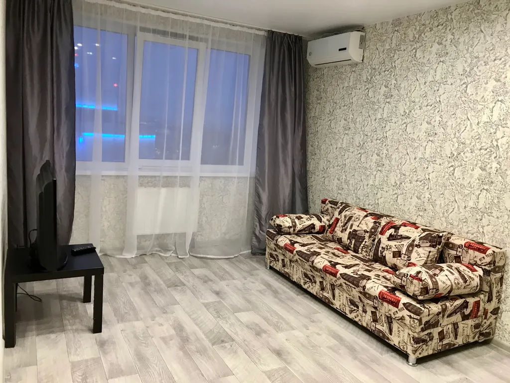 Однушка эконом-класса с прекрасным видом на город и шоссе