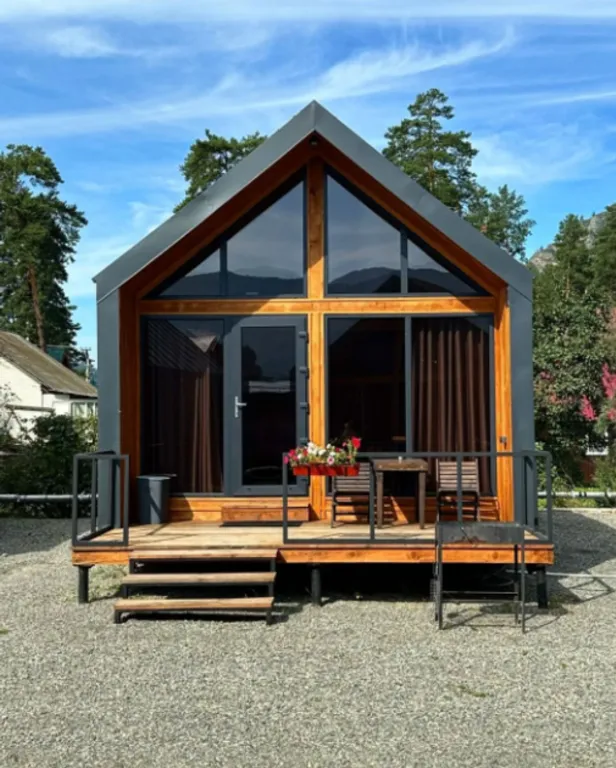 Коттедж Современные барнхаусы на берегу Манжерокских порогов — аренда посуточно в Манжерок