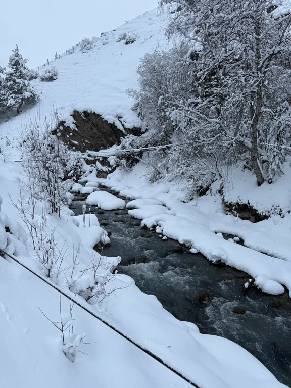 А-Frame домик с видом на гору Чегет