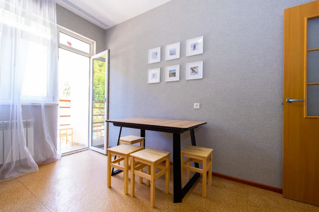 Просторная трехкомнатная квартира с видом на горы