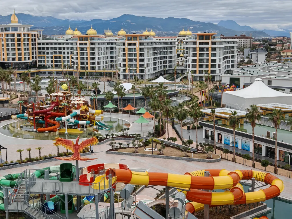 Квартира 1+1 в Azura World c видом на бассейн и аквапарком