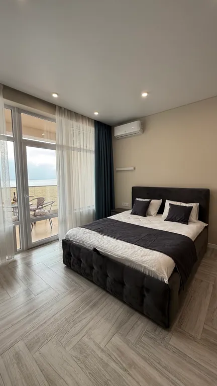 Студия на берегу моря