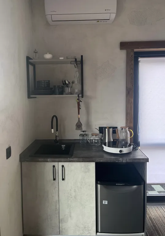 Дом с террасой на территории базы отдыха едем в горы