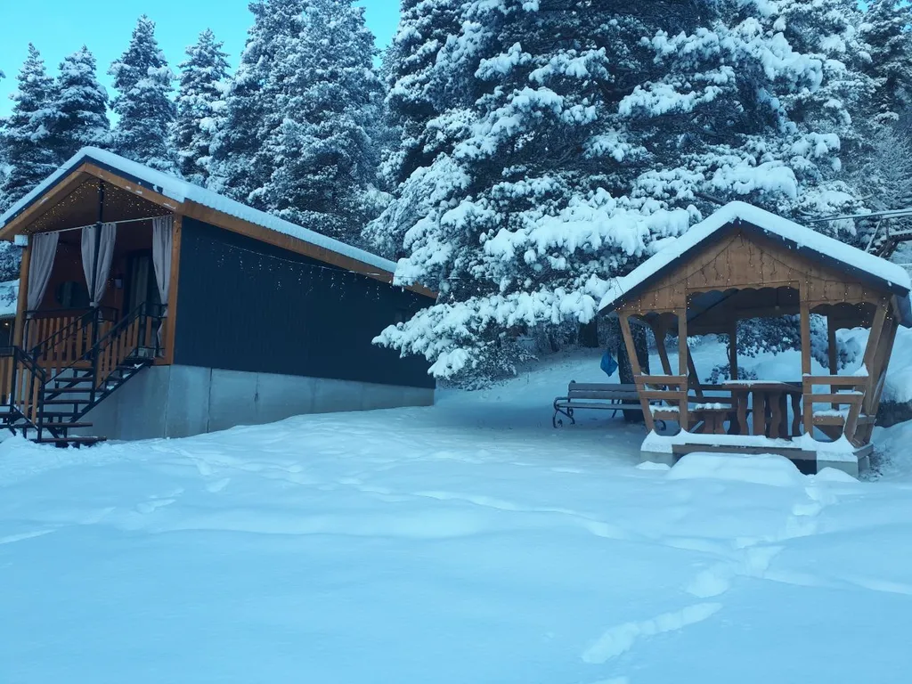 Коттедж Домик-усадьба с панорамным видом на лес и горы — Архыз