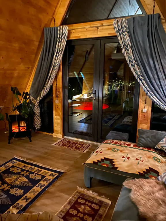 Домик а фрейм для круглогодичного отдыха с джакузи и баней