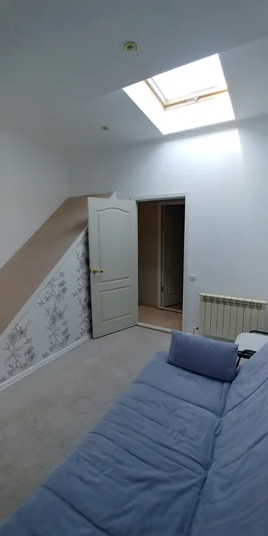 Жилой дом с внутренним двориком, рядом море