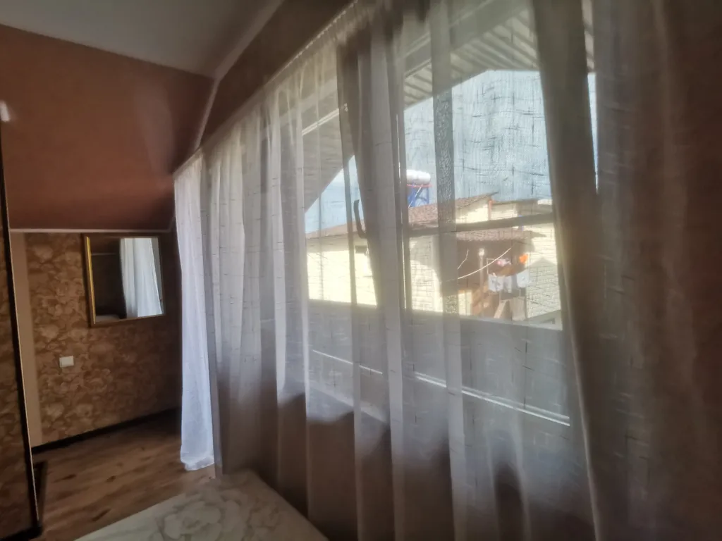 Домик у моря на троих