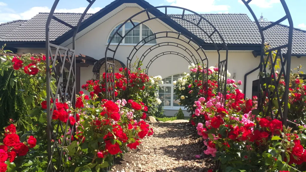 Вилла дзен с ванной спа и террасой с видом на сад