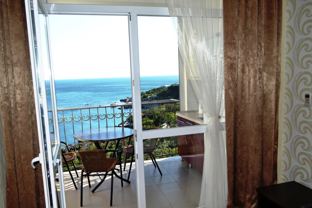 Лазурный Батилиман Отдых в Крыму у самого моря