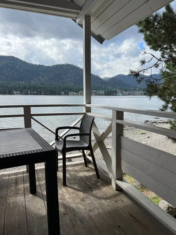 Дом Прованс на берегу озера