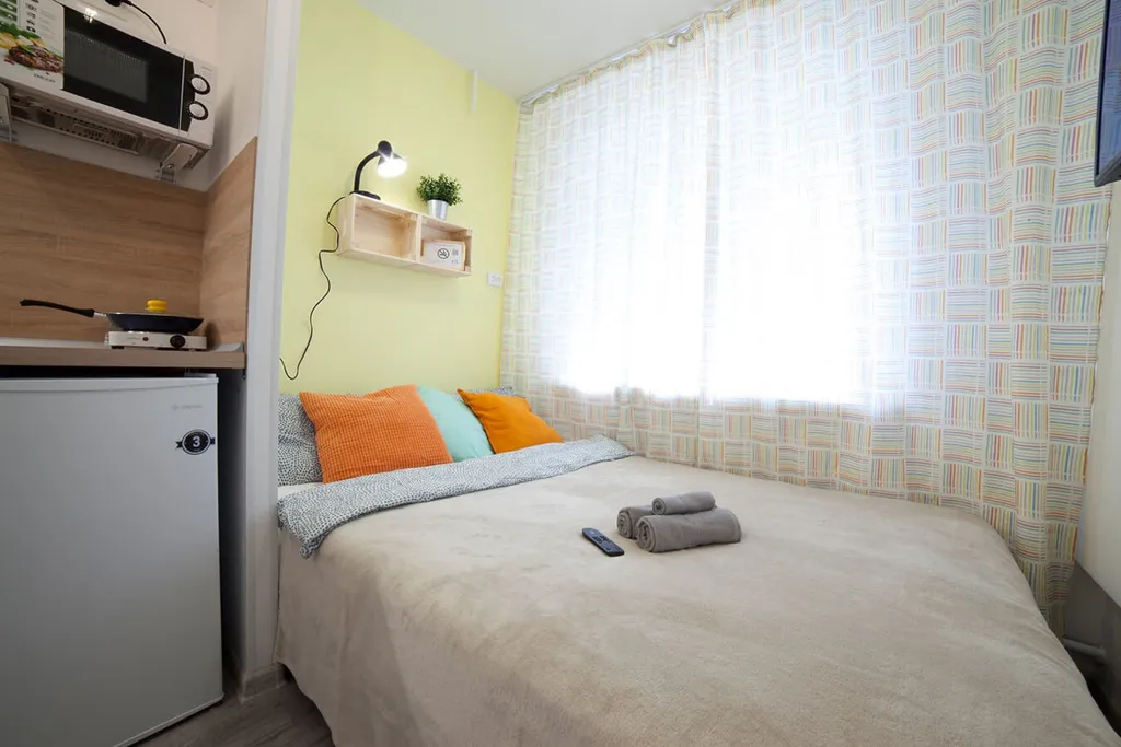 Двухместная уютная студия в 8-ми минутах ходьбы от метро