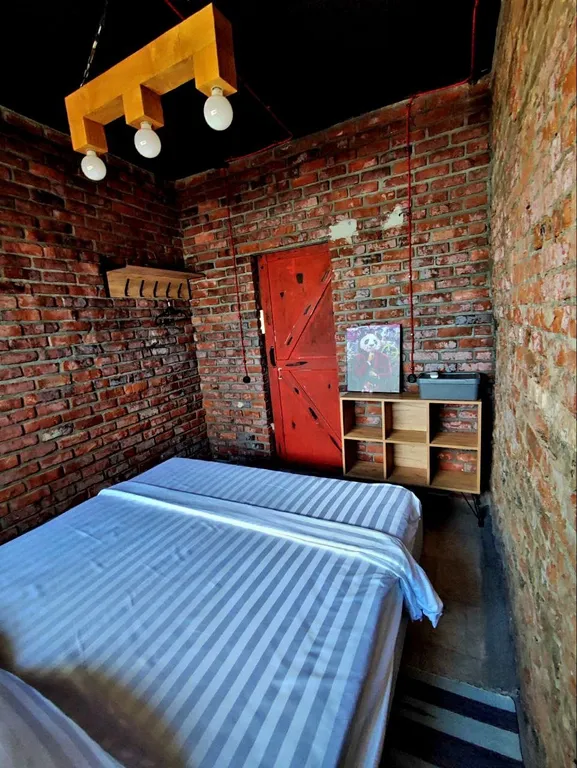 Таунхаус с кинотеатром в стиле лофт. 
3 минуты до Волги. Песчаный пляж