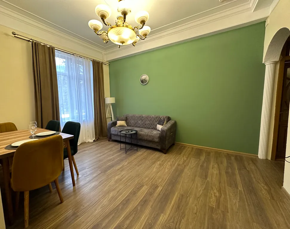 Esmerald suite Apartment