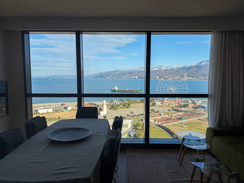 Трехкомнатная квартира на берегу моря, Porta Batumi Tower