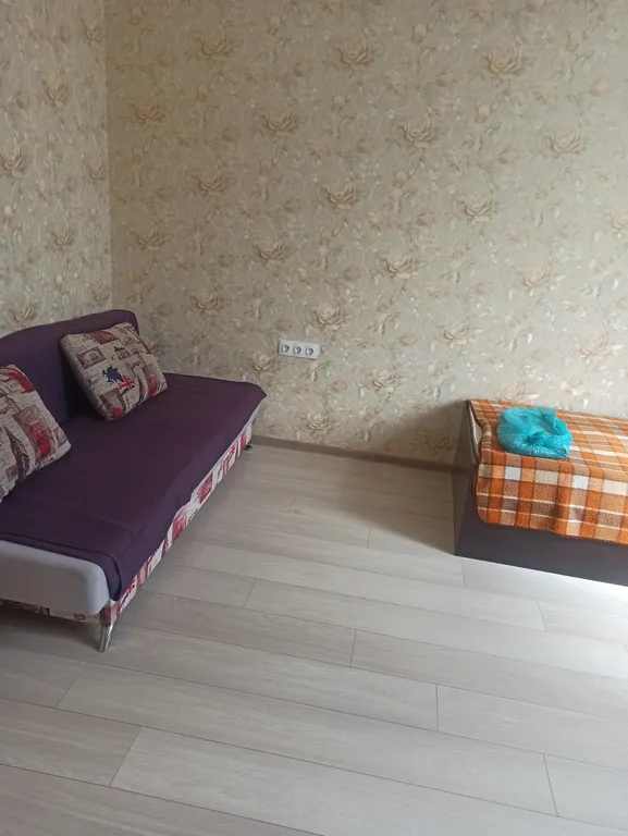 Уютная, трёхкомнатная квартира, с хорошим евроремонтом