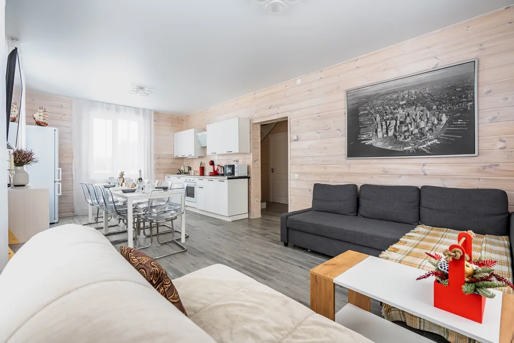 Коттедж Уютный просторный дом у лесного озера — Ларионово