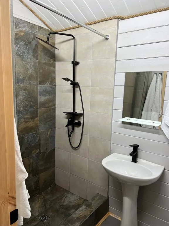 Домик с видом на море и горы