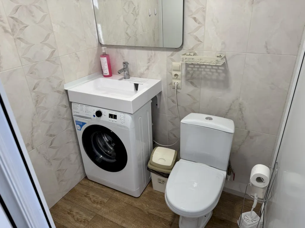 Четырёхкомнатный дом с двориком и мангалом – центр